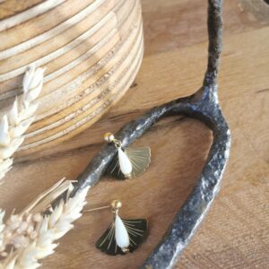 Boucle-d-oreille-porcelaine-froide-goutte-ginkgo